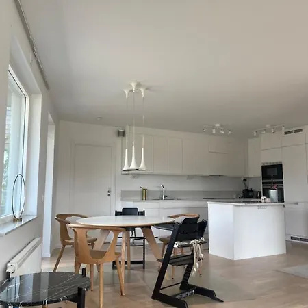 New 4 Bedroom In Lägenhet